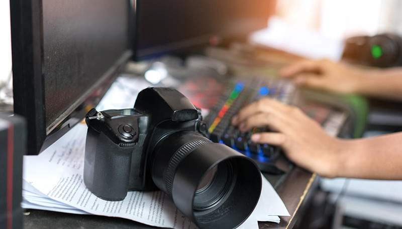 You are currently viewing Online vs In-Person Photography and Videography Courses in 2025