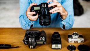 Read more about the article First Camera Buying Guide for Beginners: DSLR vs Mirrorless Explained Simply