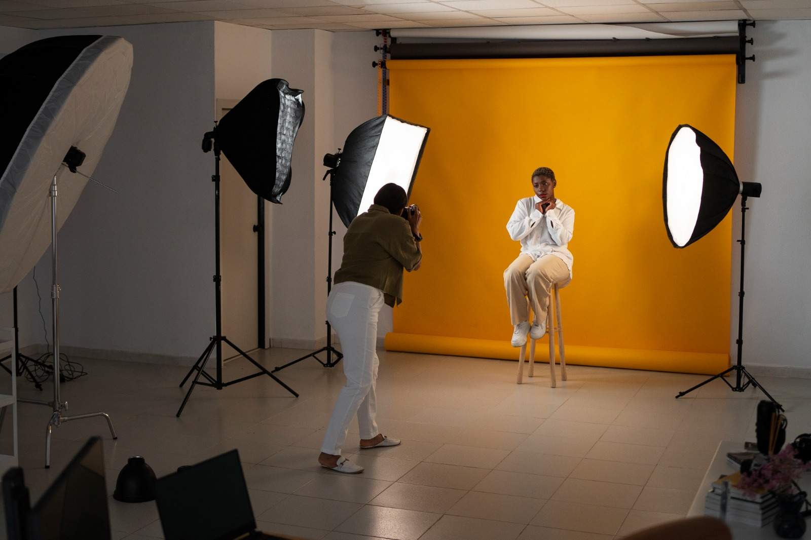 You are currently viewing 5 Studio Lighting Setups Every Fashion Photographer Must Master